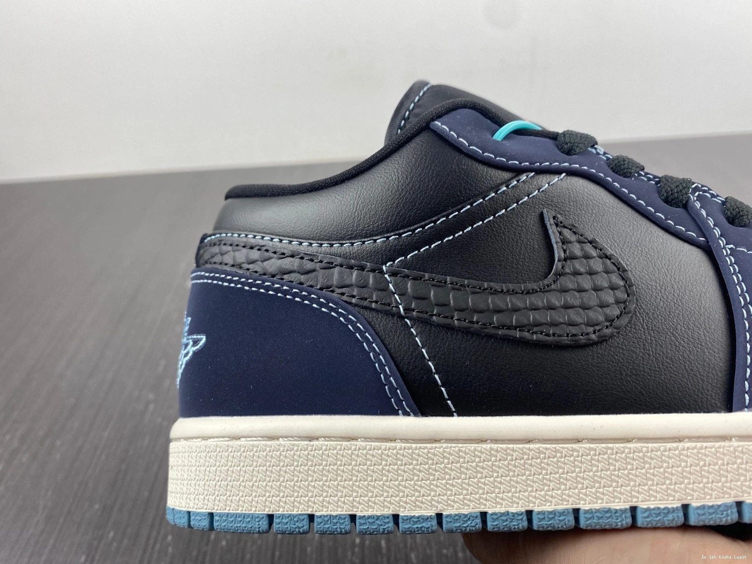 Navy FJ5478-010 Jordan Black Snakeskin 1 Low Air 1106